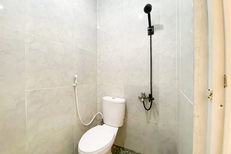 Bathroom 3, RedDoorz Syariah @ Sadulur Pematang Sulur Jambi, Muaro Jambi