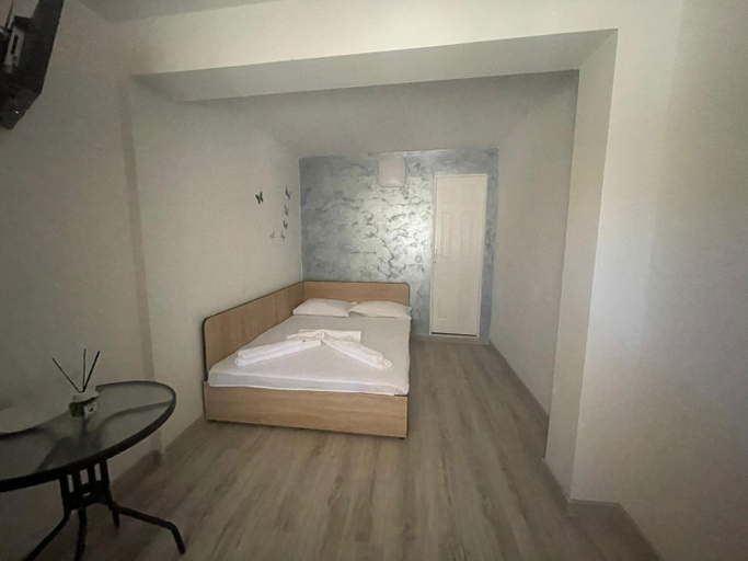 Others 3, Casa Bella, Tuzla