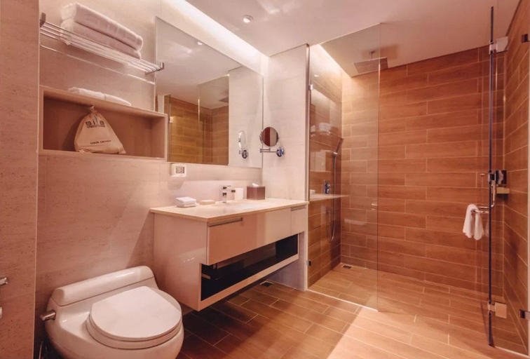 Bathroom 10