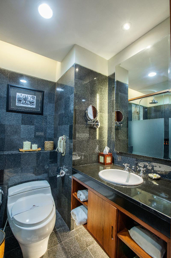 Bathroom 4