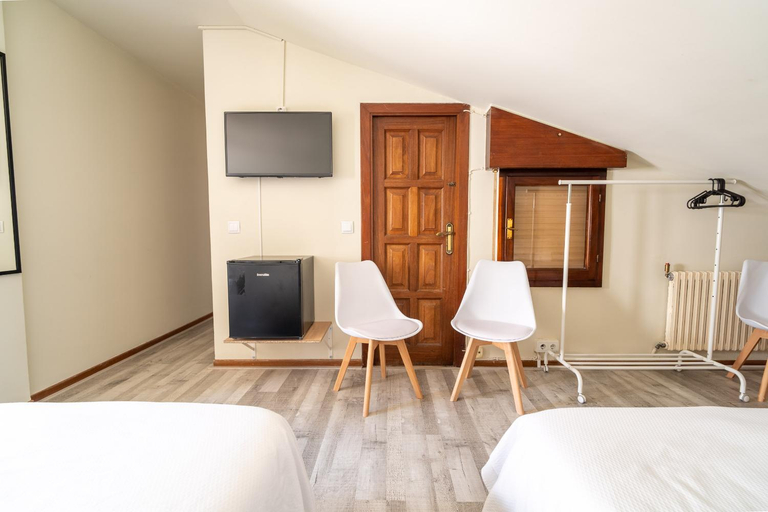 Bedroom 2, Alojamientos Valdecilla 3000, Cantabria