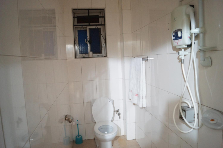 Bathroom 4, KK Trust Hotel, Kampala