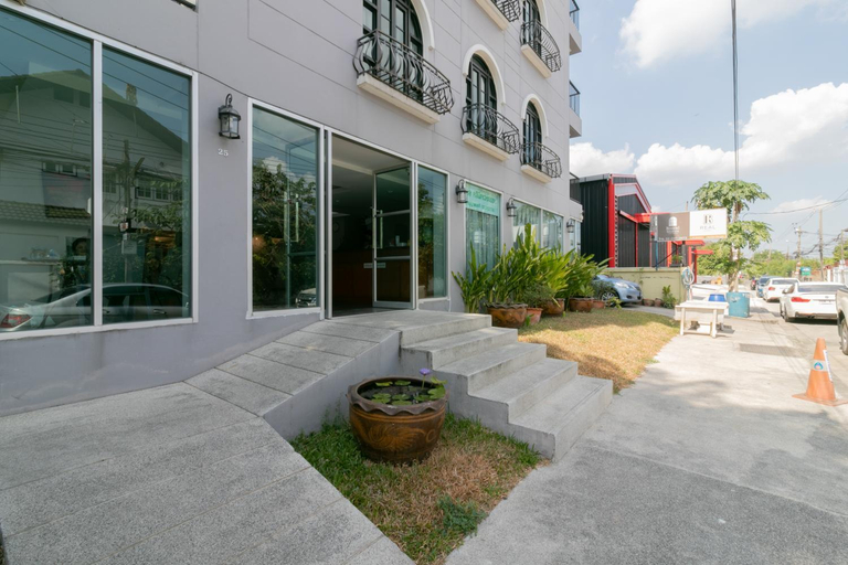 Exterior 9