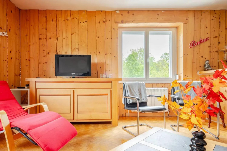 Others 4, Maison conviviale avec cheminee a Hauts-de-Bienne, Jura