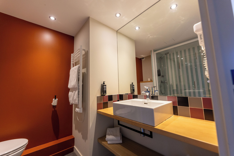 Bathroom 3