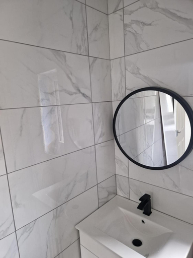 Bathroom 4, Captivating 2-bed Apartment in Tenby, Pembrokeshire