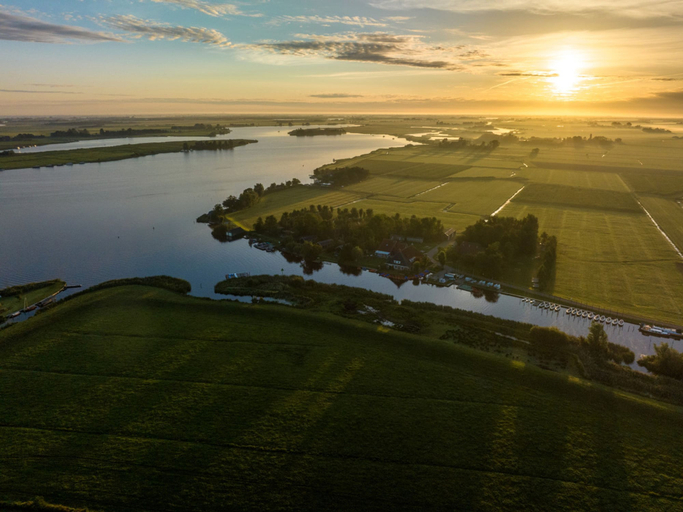 Room 4, De Jister Groepshuis aan het Water Voor 30-62 Personen, Boarnsterhim