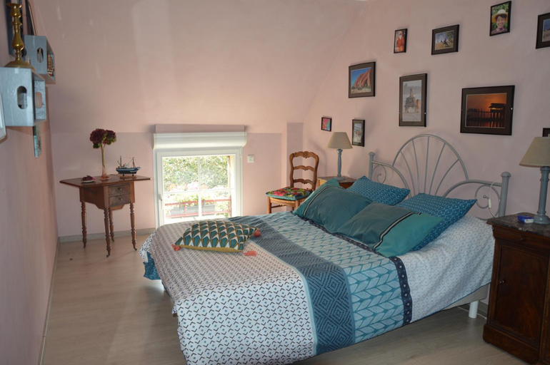 Bedroom, Chambre dans le bocage normand, Orne