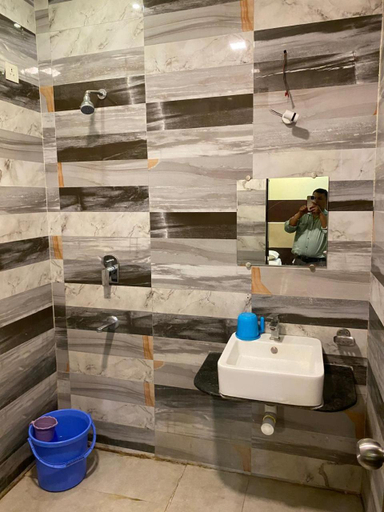 Bathroom 3, Hotel Skylark, Nagpur