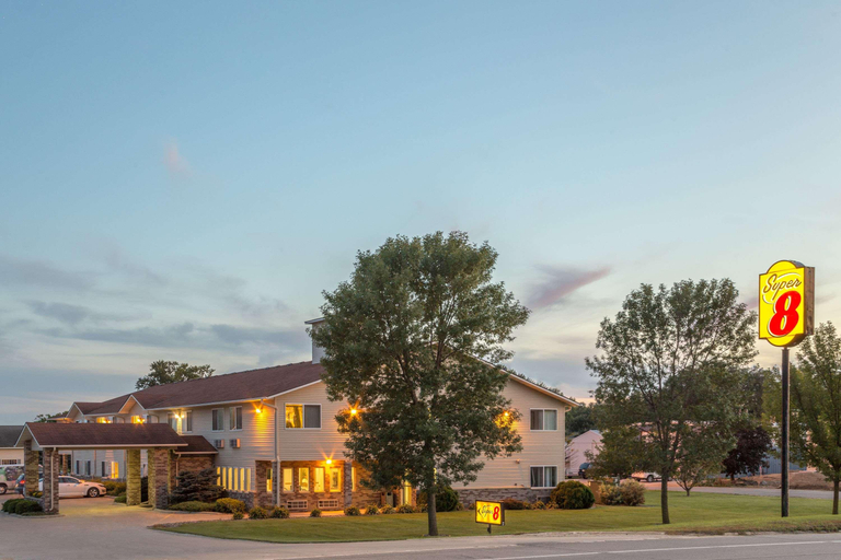 Exterior & Views 5, Super 8 by Wyndham Cresco IA, Howard
