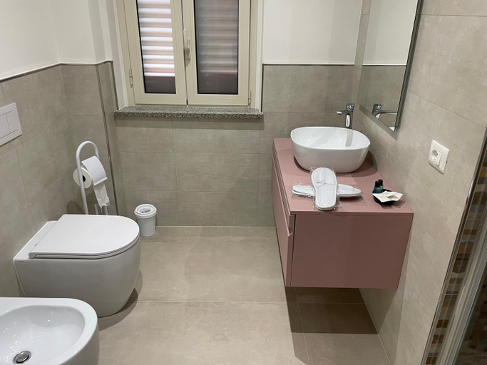 Bathroom 3, maraneri rooms, Reggio Di Calabria