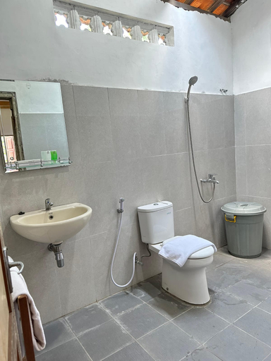 Bathroom 4, Tembe Mburi, Klaten