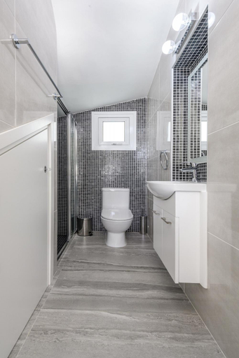 Bathroom 2, Green Bay Villa #15