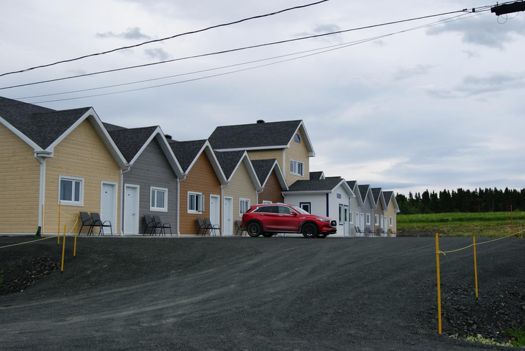 Others 4, Motel M, Matane