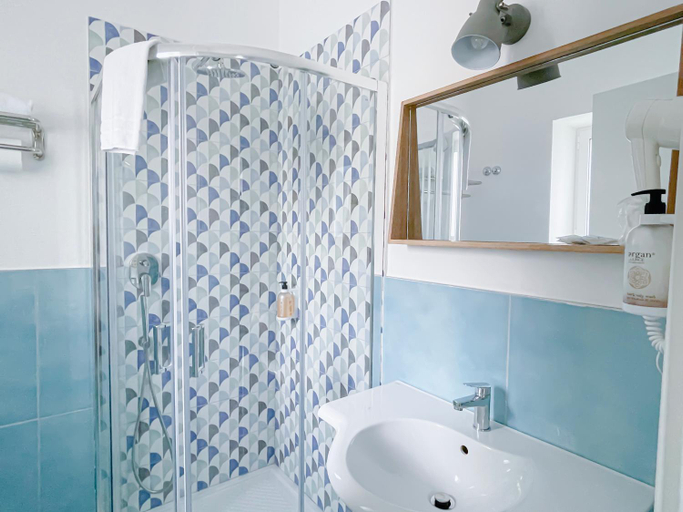 Bathroom 4, Hotel Lord Byron, Napoli