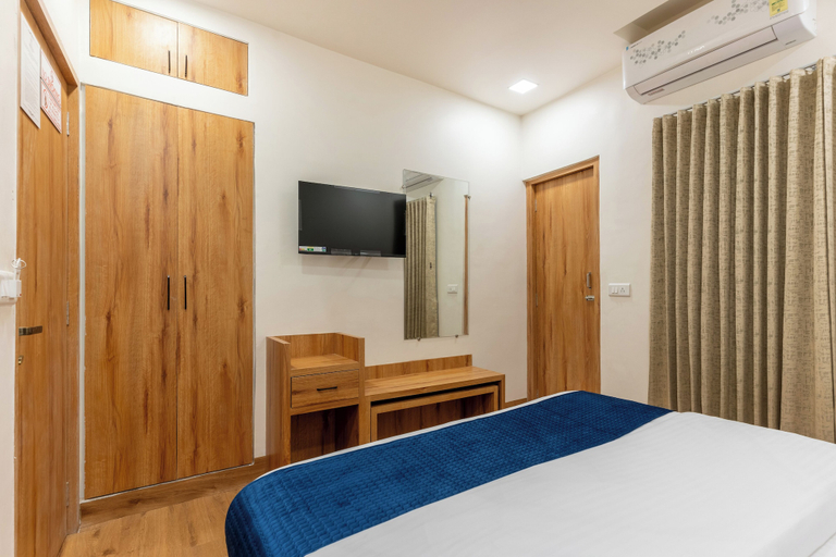 Bedroom 2, Hotel Noble Inn, Ahmadabad