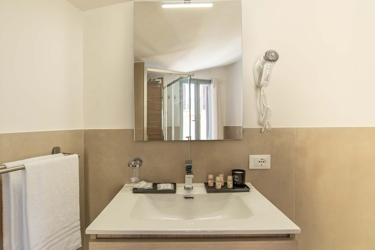Others 4, Essence Guesthouse, Rome