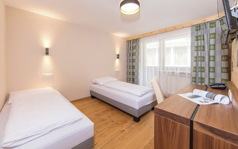 Bedroom 2, Hotel Birkenhof, Imst