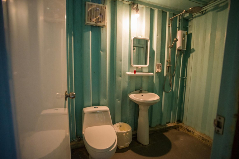 Bathroom 17