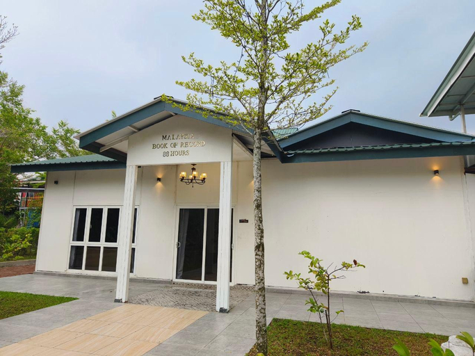 Exterior 8