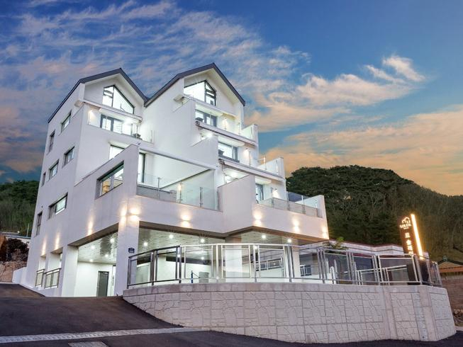 Exterior & Views, Geoje Le Soleil Pool Villa Pension, Geoje