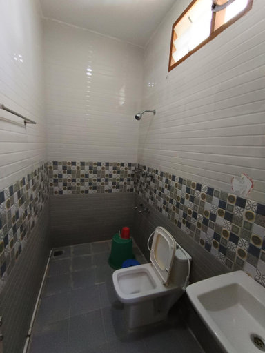 Bathroom 4, Sri Murugan beach paradise hotel , Kancheepuram
