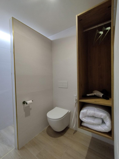 Bathroom 2, Plaza Rooms, Murcia