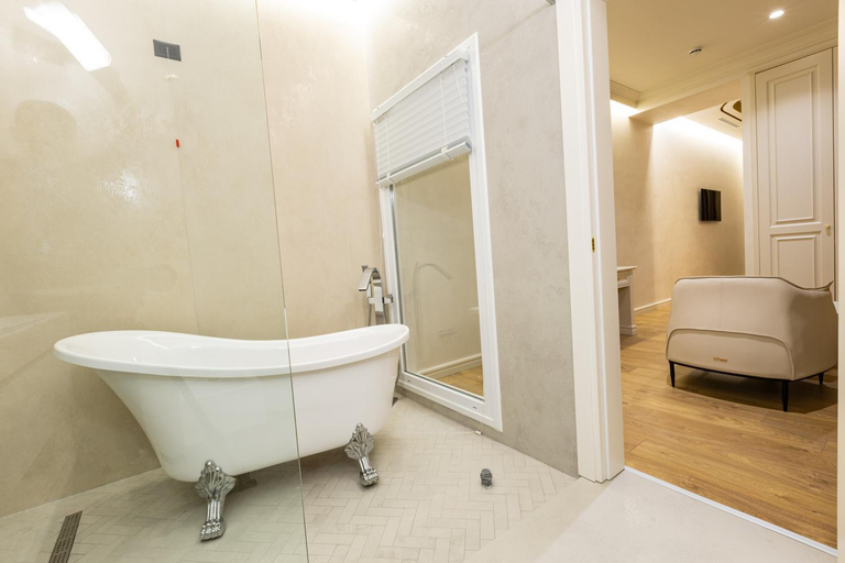 Bathroom 3, King & Queen Boutique Hotel, Fierit