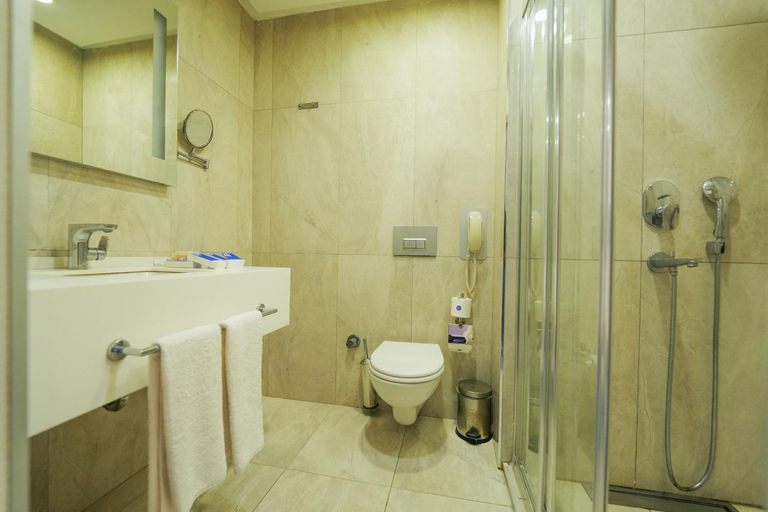 Bathroom 5, Trip Bosphorus Taksim Hotel, Beyoğlu