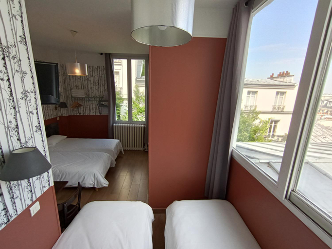 Bedroom 2, Caulaincourt Montmartre by Hiphophostels , Paris