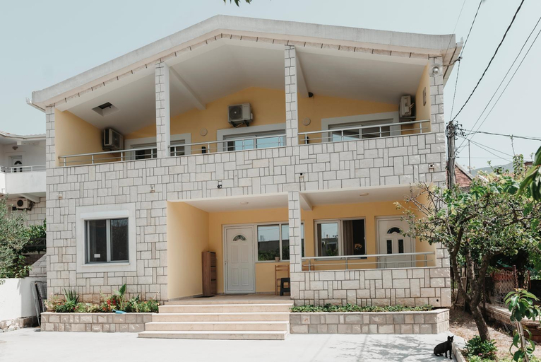 Others 3, Guesthouse Lole