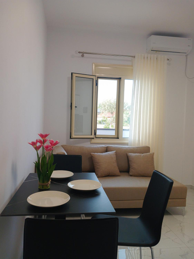 Others 2, Taku Rooms Vlora 2, Vlorës