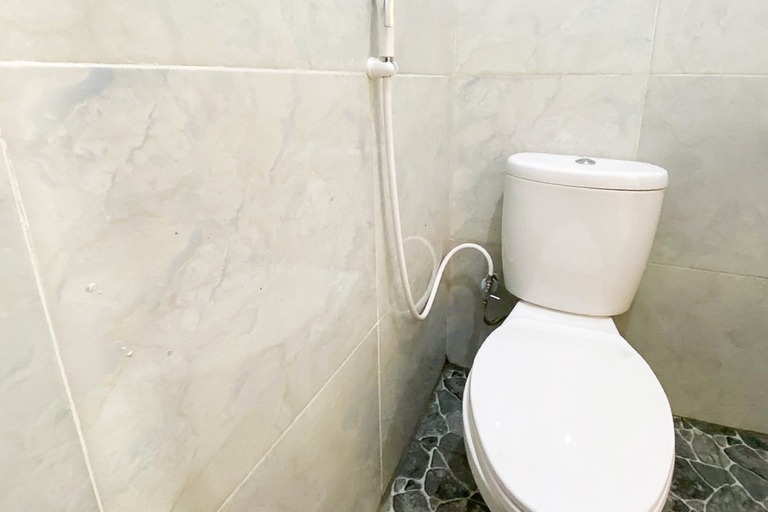 Bathroom 4, RedDoorz Syariah @ Sadulur Pematang Sulur Jambi, Muaro Jambi