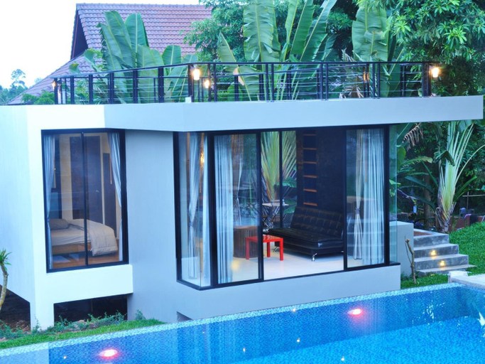 Exterior 9