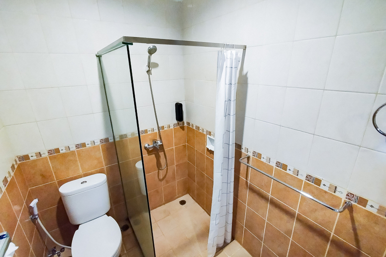 Bathroom, Urbanview near Pasir Angin Hotel, Bogor