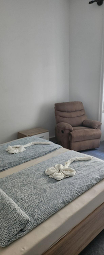 Others 3, Budapest Airport Rom Apartman, Budapesti