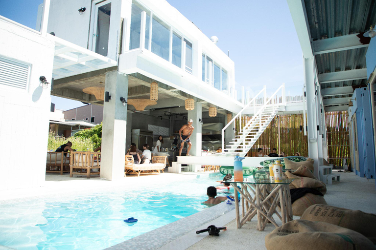 Public Area 2, Travel Light Bubble Hostel, Pingtung