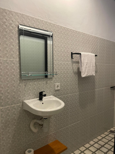 Bathroom 4, Lastari House, Badung