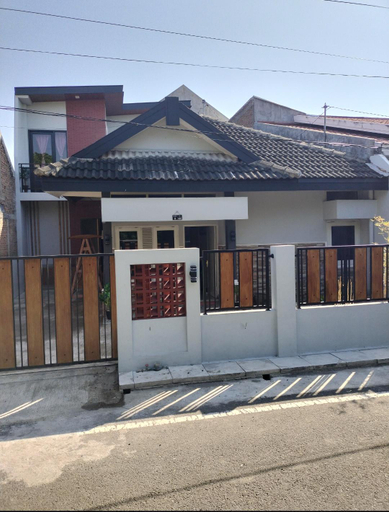Others 5, Taman Salak Homestay (entire house), Madiun