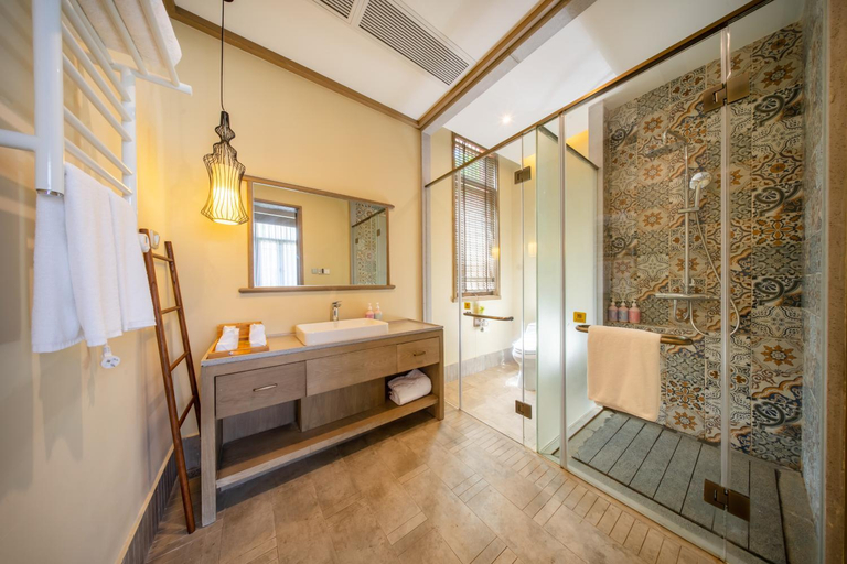Bathroom 3, Blossom Hill Yuejingzhuang Hotel, Jiaxing