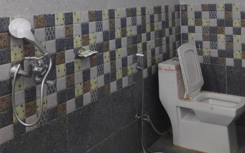 Bathroom 1, Hotel Trishul Inn by StayApart, Chamoli
