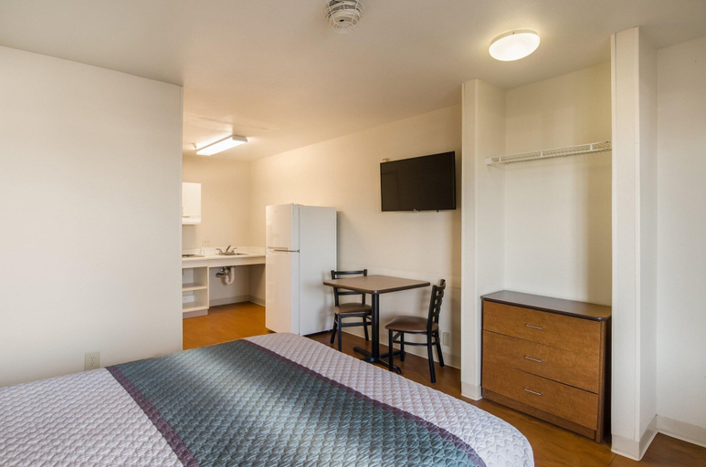 Bedroom 3, Hometowne Studios Denver - Airport/ Aurora, Adams