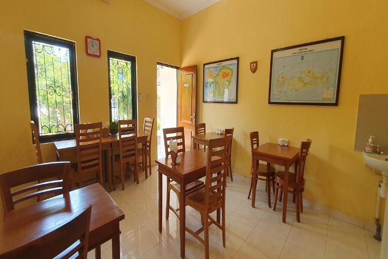 Food & Drinks, Whiterose Guesthouse by ZUZU (tutup permanen), Lombok