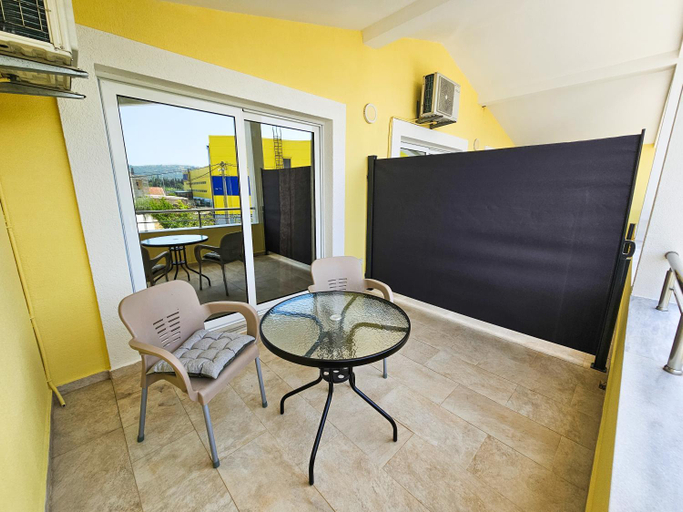 Others 2, Guesthouse Lole