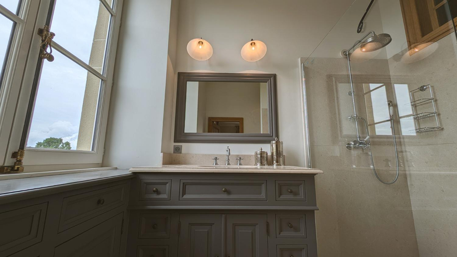 Bathroom 3, Chateau de Berg, Moselle