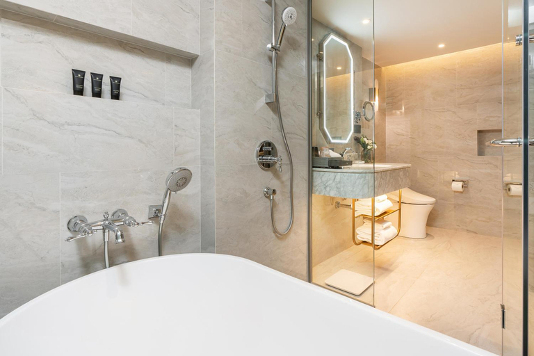 Bathroom 16
