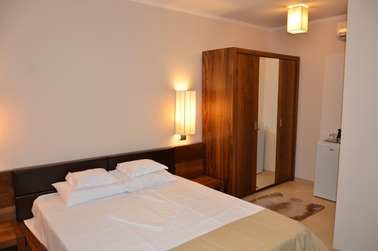 Others 4, Casa de la Mare, Tuzla