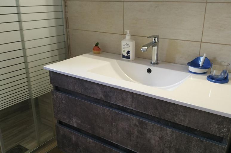 Bathroom 4, Villa Krina Rosa Aigio, West Greece