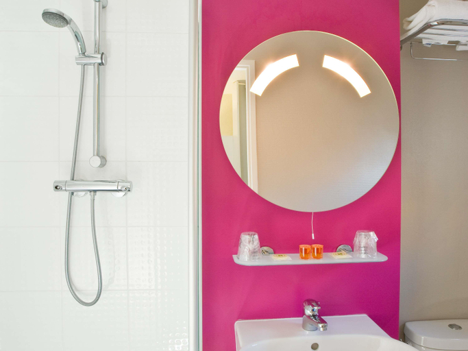 ibis Styles Lille Centre Gare Beffroi - Tap to explore photos