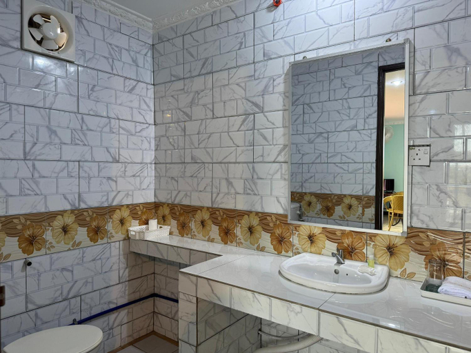 Bathroom 4, Myoldhouse, Lahad Datu
